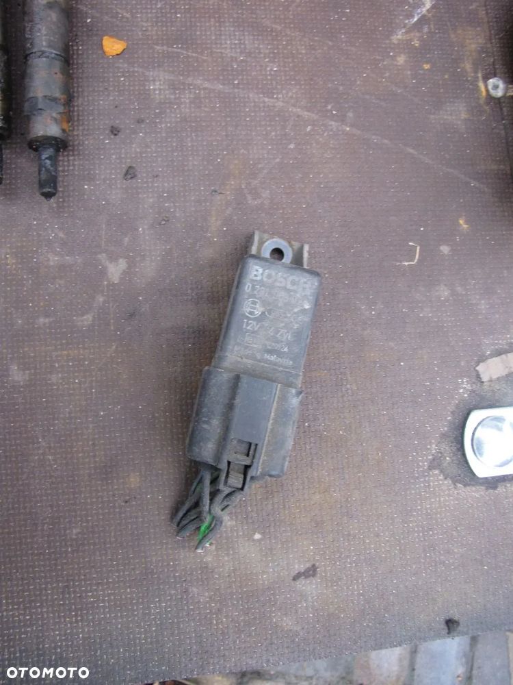 Iveco daily III 99-06r 35s12 35s17 2,3 3,0 drzwi wał resory elektryka zwrotnice pompa wysokiego ciśnienia elementy wnętrza skrzynka bezpieczników i inne części - 16