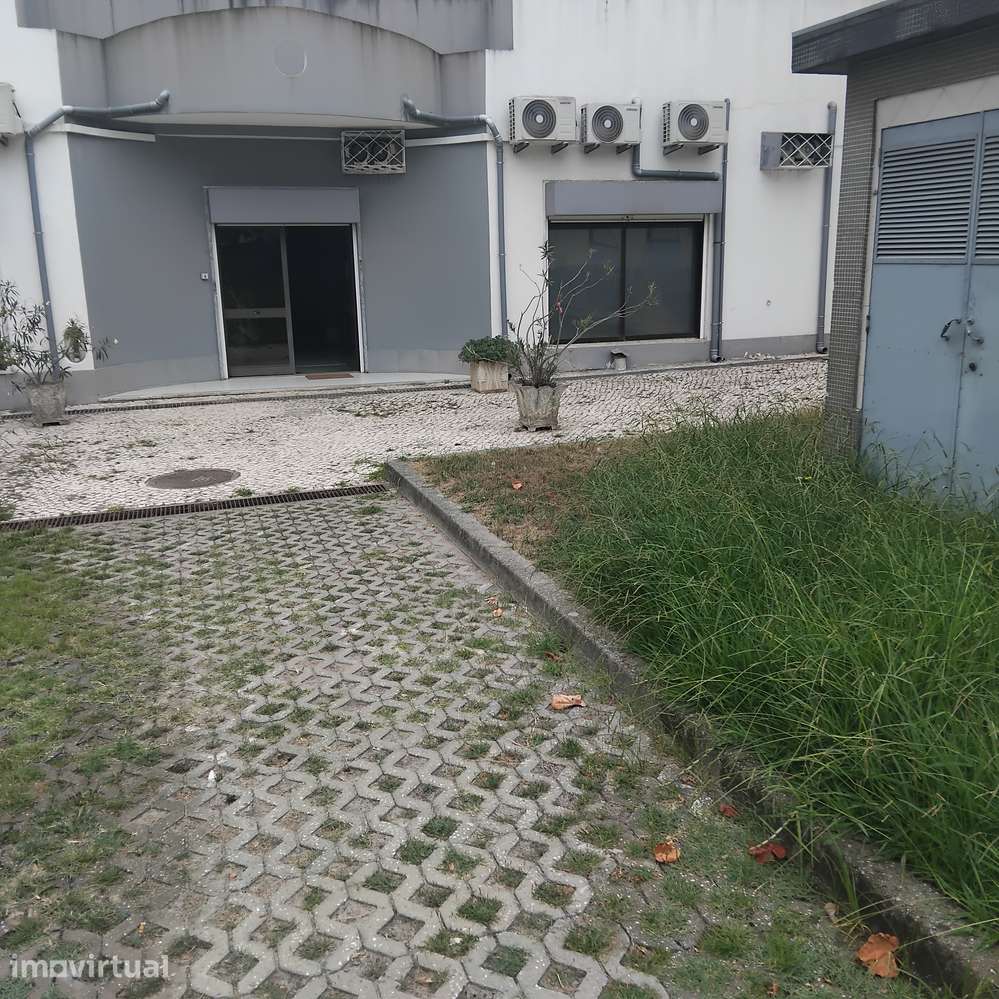 6 Lojas em C. Comercial  - junto à Estação e Jardim - Pinhal Novo - Grande imagem: 3/10