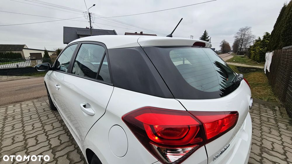 Hyundai i20 1.2 FIFA WM Edition - 24