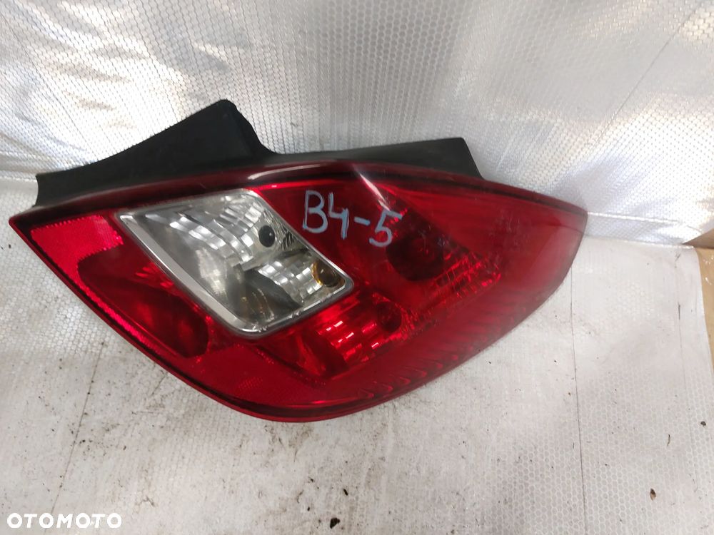 .  LAMPA TYL TYLNA PRAWA OPEL CORSA D !5D ! - 2