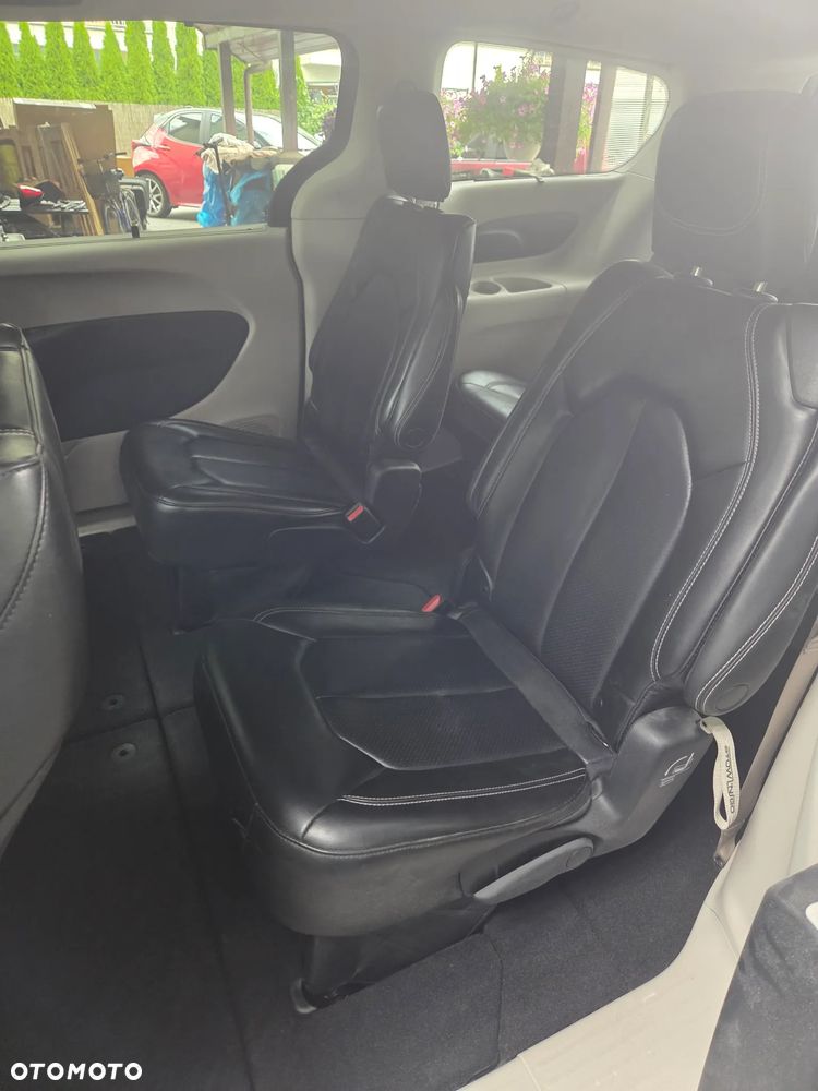 Chrysler Pacifica - 39