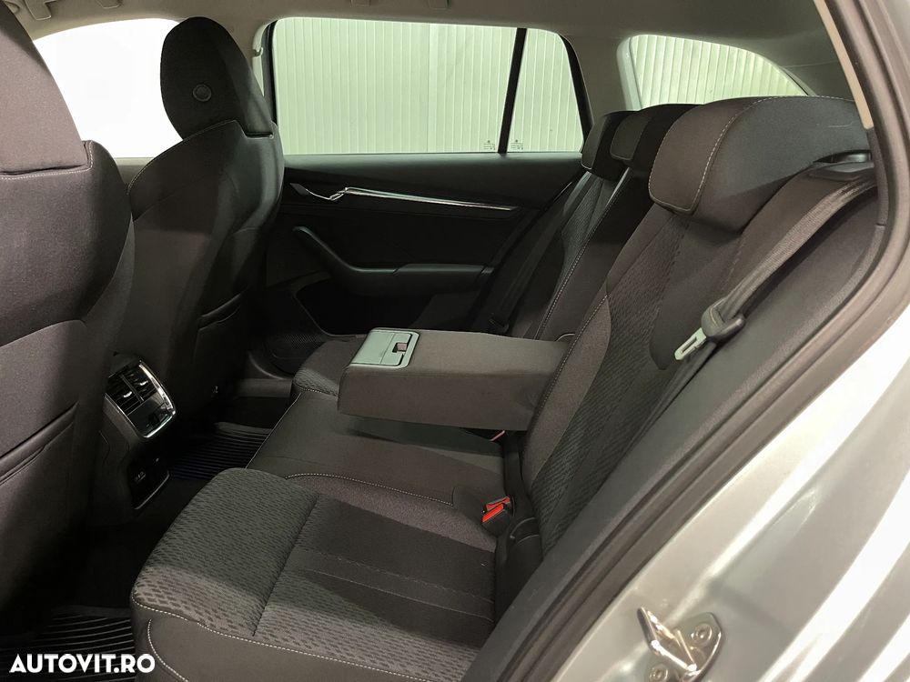 Skoda Octavia 2.0 TDI DSG Style - 12