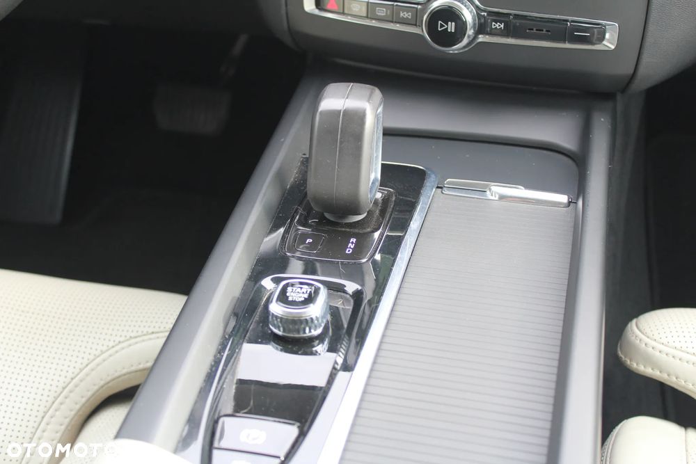 Volvo XC 60 B4 D AWD Geartronic Momentum Pro - 38