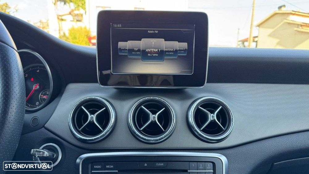 Mercedes-Benz CLA 180 - 12