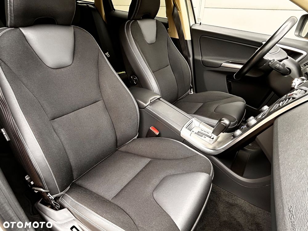 Volvo XC 60 D4 Geartronic Momentum - 26