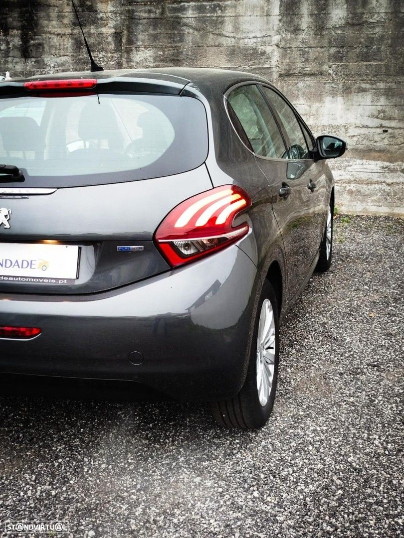 Peugeot 208 1.2 PureTech Signature - 16