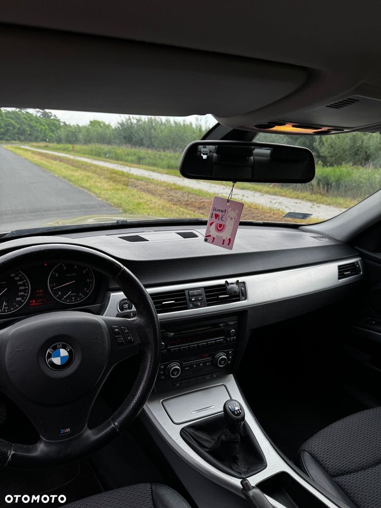 BMW Seria 3 318i - 21