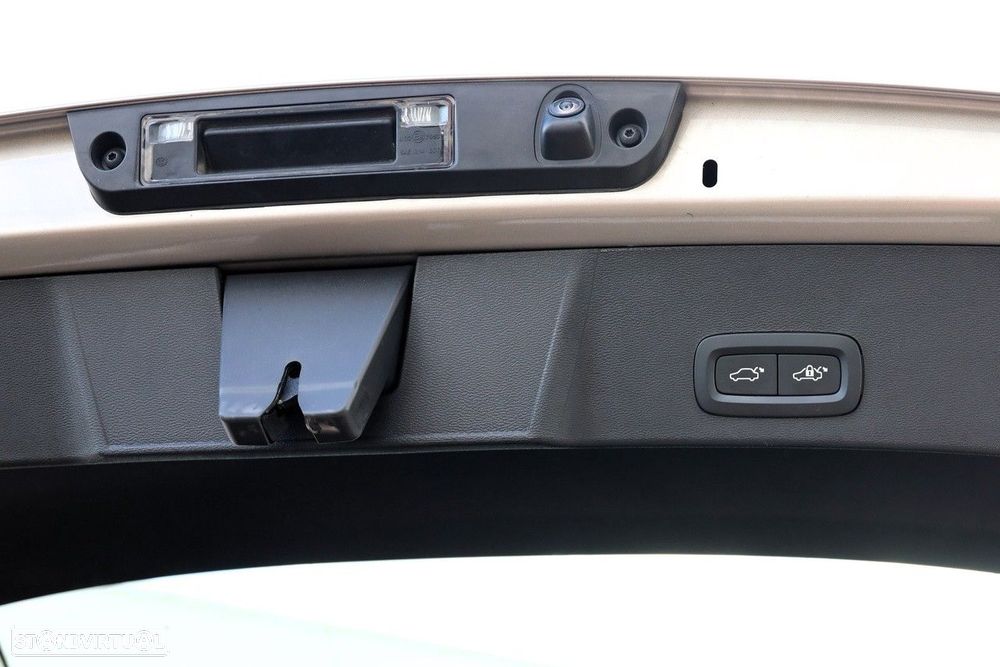 Volvo XC 40 1.5 T2 Plus Dark Auto - 5