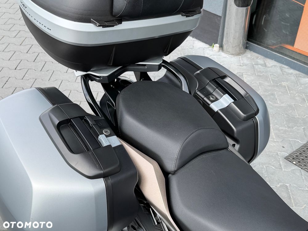 BMW RS - 13