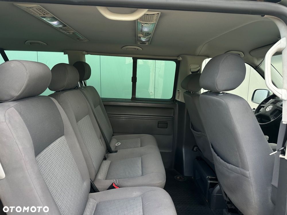 Volkswagen Caravelle - 11