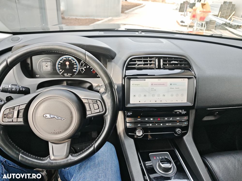 Jaguar F-Pace 20d AWD Prestige - 15