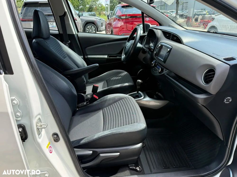Toyota Yaris 1.5 VVT-i HSD Sol - 17