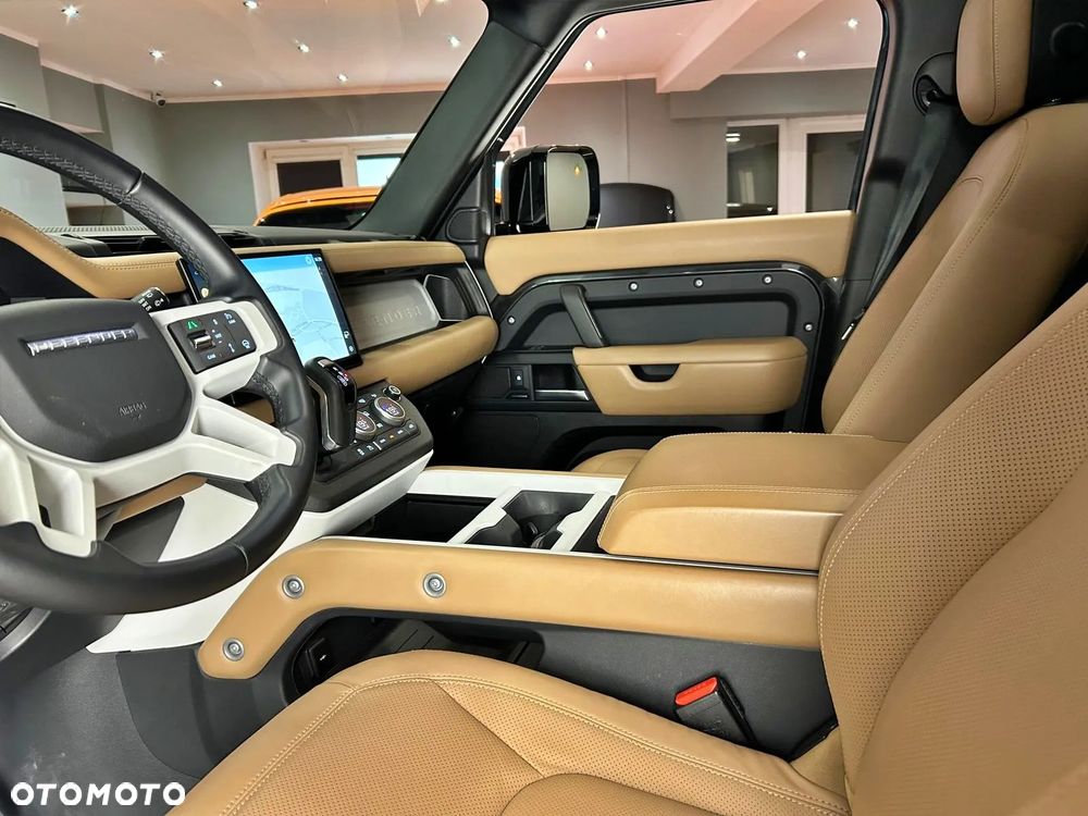 Land Rover Defender 3.0 D250 mHEV X-Dynamic HSE - 30