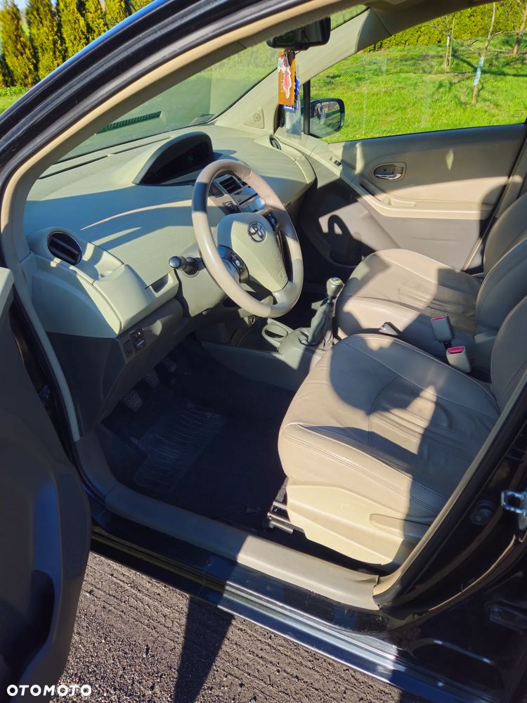 Toyota Yaris 1.4 D-4D Prestige - 3