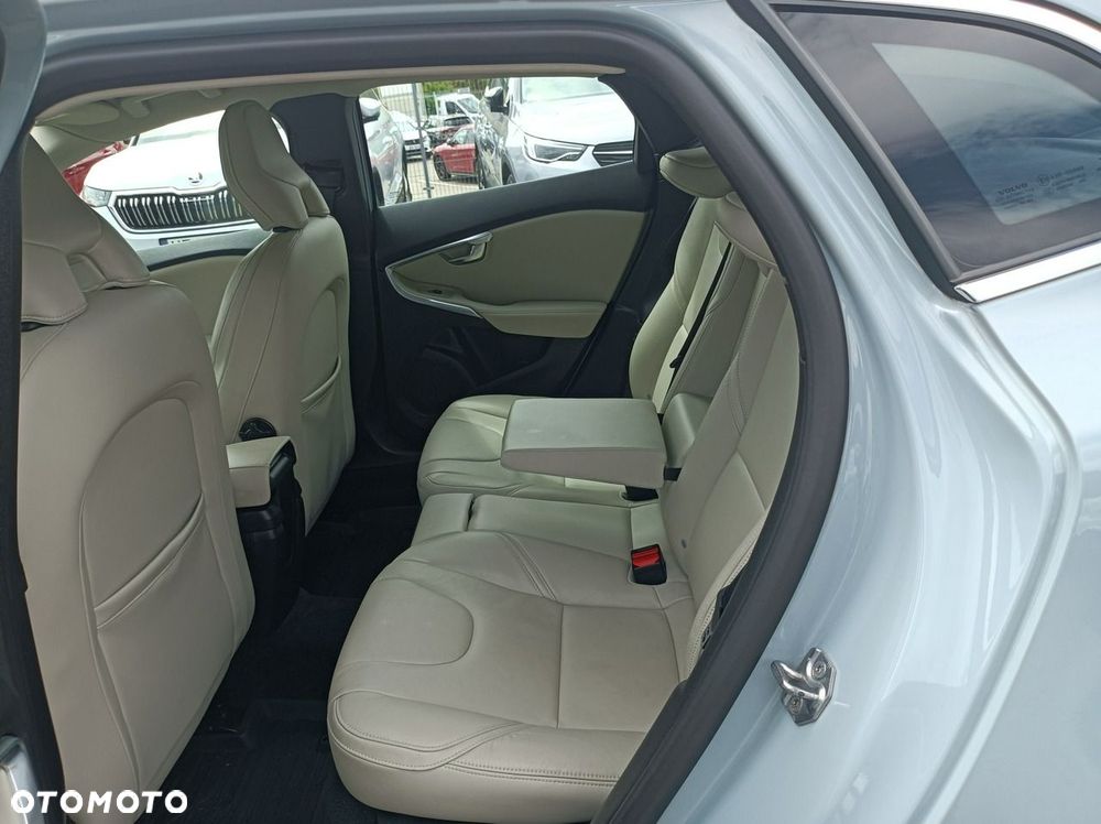 Volvo V40 - 16