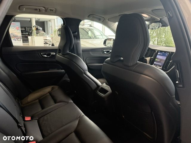 Volvo XC 60 B5 B AWD Plus Dark - 22