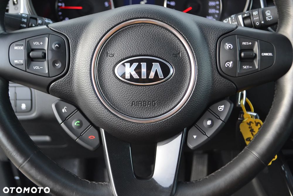 Kia Carens - 30
