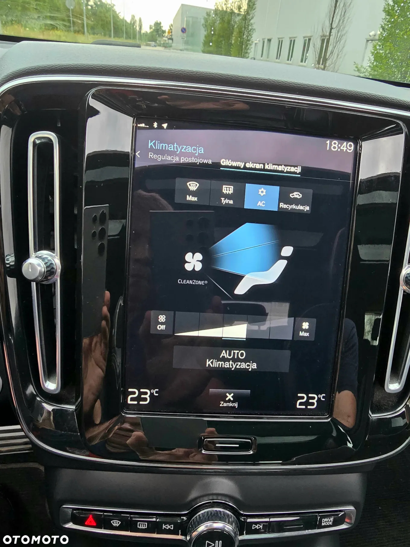 Volvo XC 40 B4 B AWD R-Design - 24