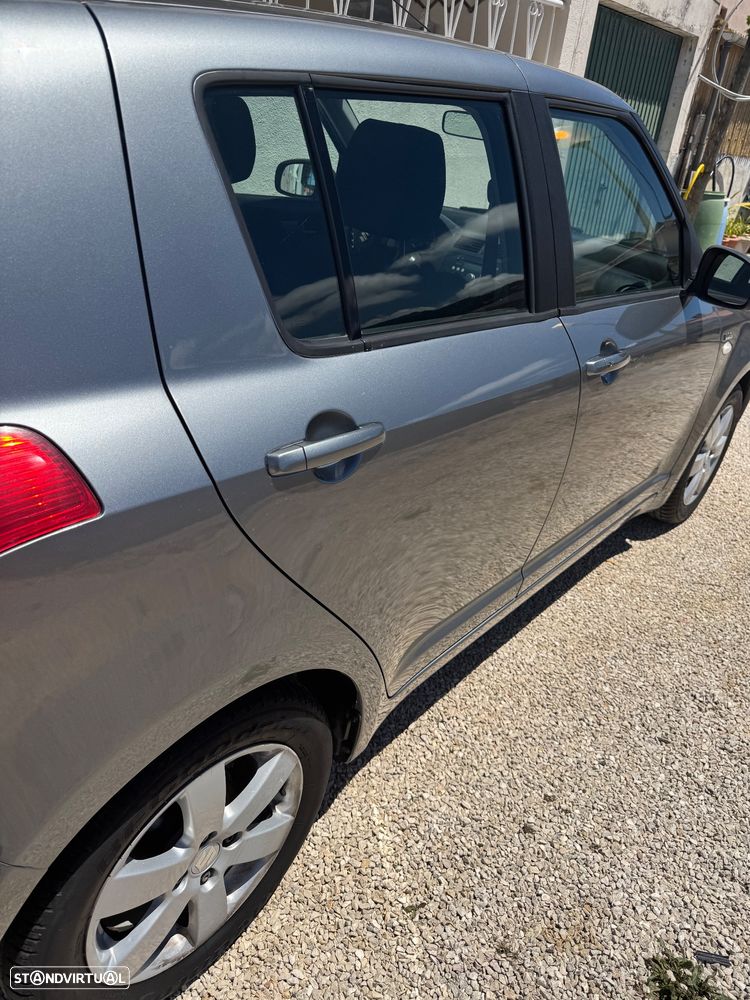Suzuki Swift - 4