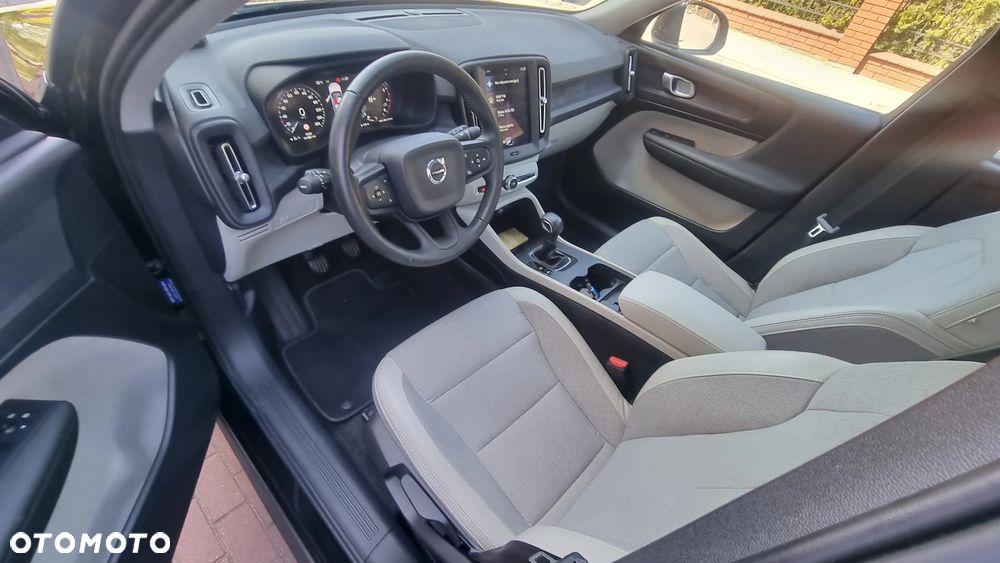 Volvo XC 40 T3 Momentum - 23