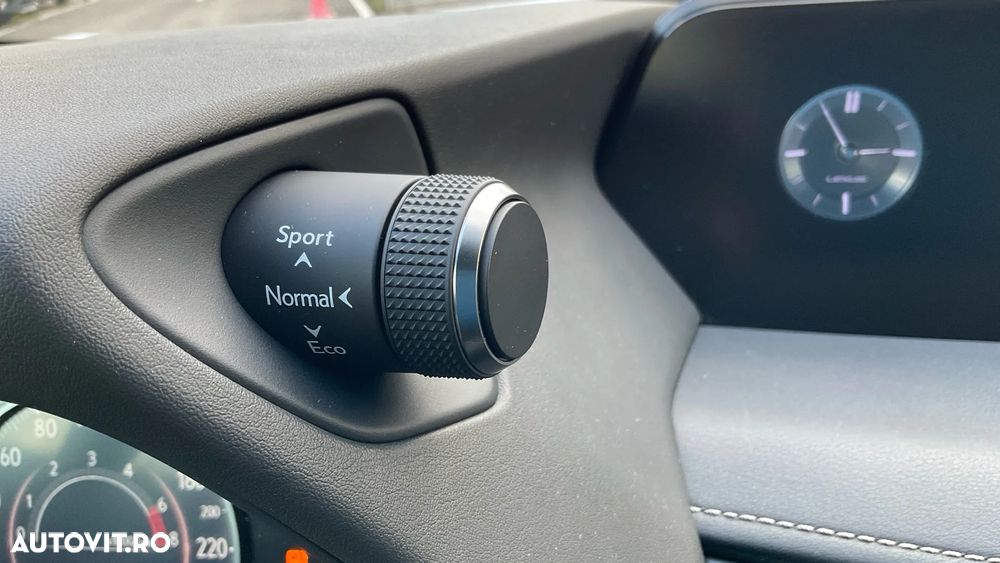 Lexus UX 250h FWD Business - 20