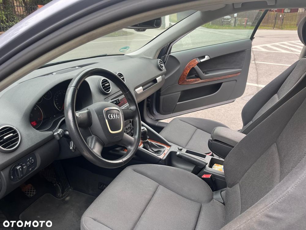 Audi A3 3-drzwiowe 1.6 FSI Attraction - 12