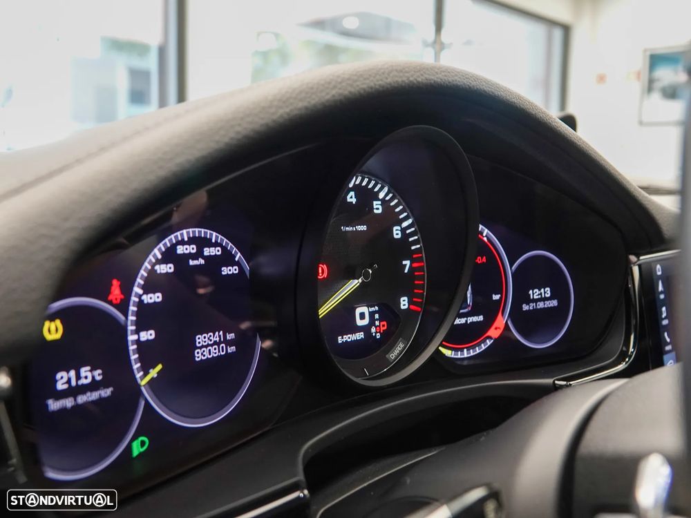 Porsche Panamera 4 E-Hybrid - 25