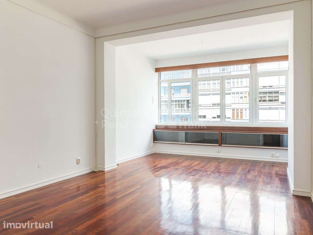 Apartamento T3 remodelado para arrendar na Av EUA em Lisboa - Grande imagem: 4/25