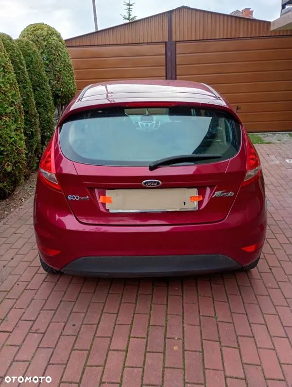 Ford Fiesta 1.6 TDCi DPF Ghia - 9