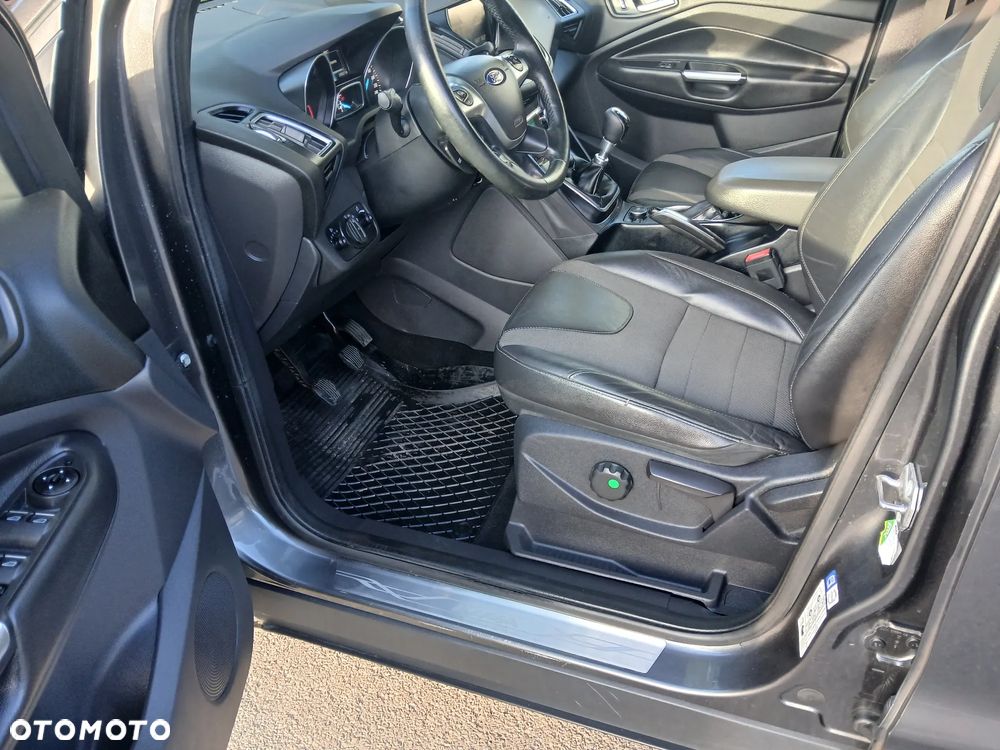 Ford Kuga 2.0 TDCi 2x4 Titanium - 14