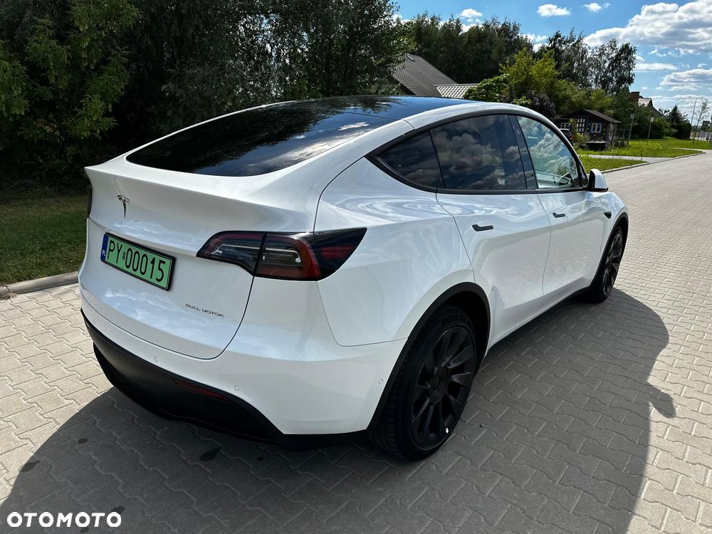 Tesla Model Y Long Range AWD - 6
