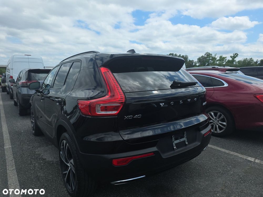 Volvo XC 40 T5 AWD R-Design - 3