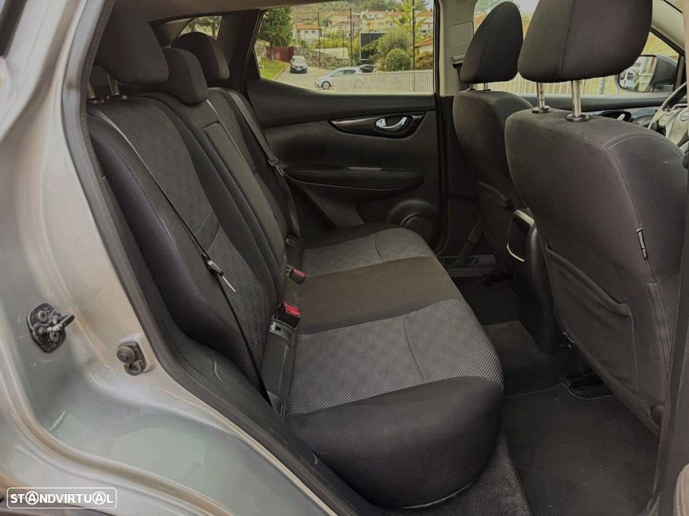 Nissan Qashqai 1.5 dCi N-Connecta - 33