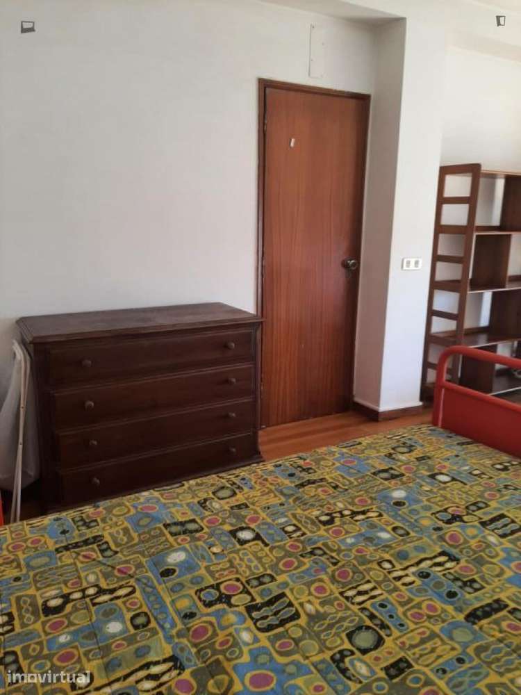 Quarto - localizado em Casal do Bispo Coimbra - Grande imagem: 4/20