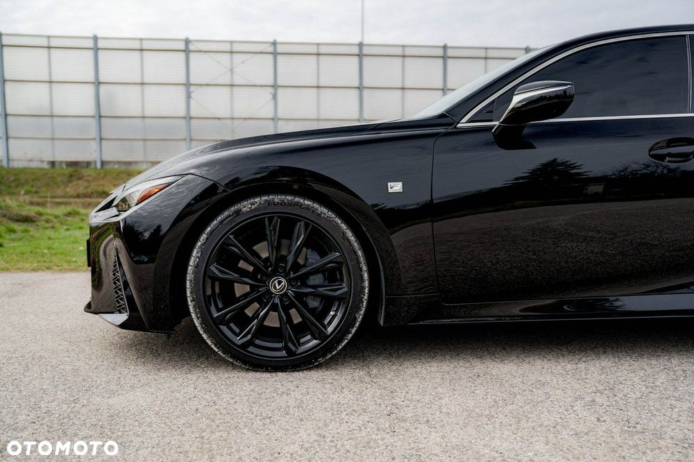 Lexus IS - 9
