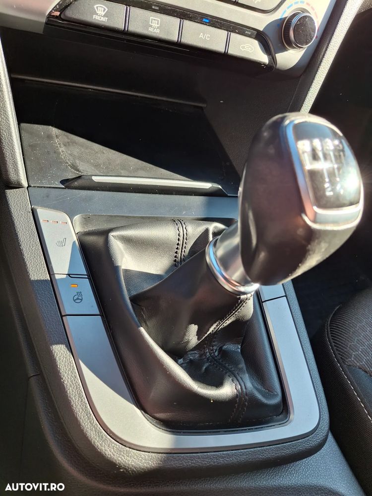 Hyundai Elantra 1.6 MPi Comfort - 21