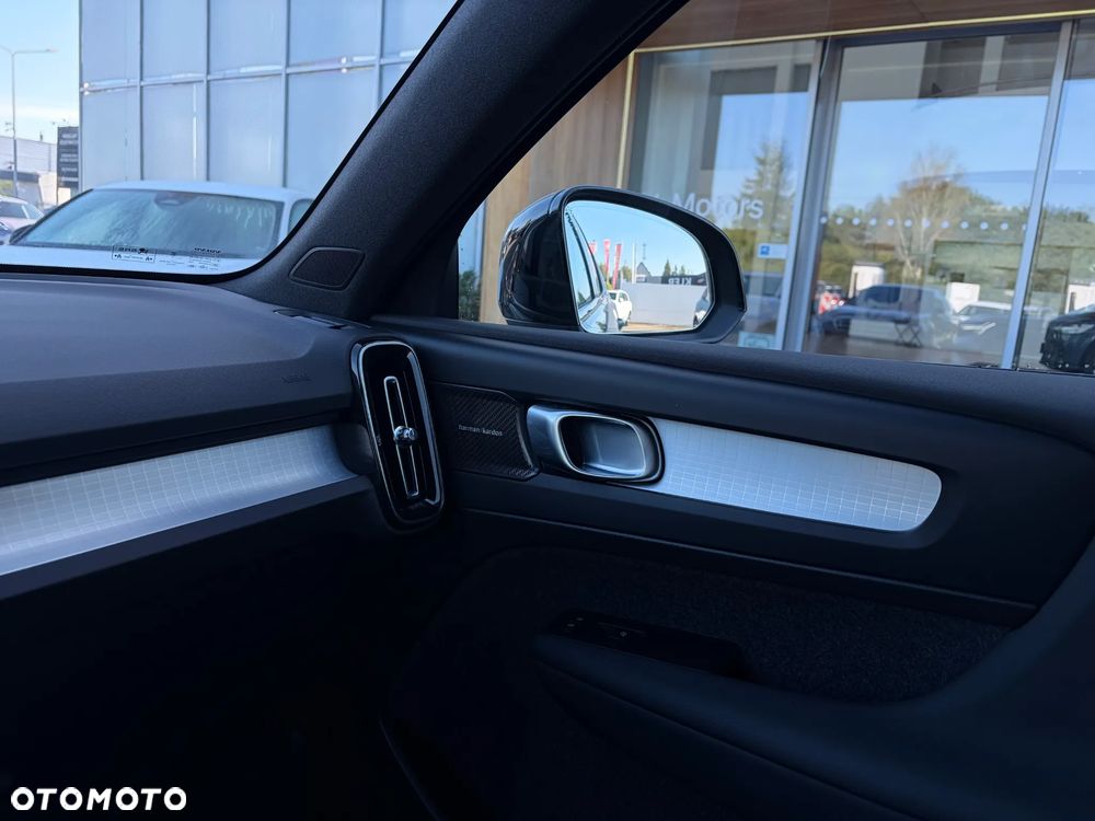Volvo XC 40 B3 Plus Dark - 19