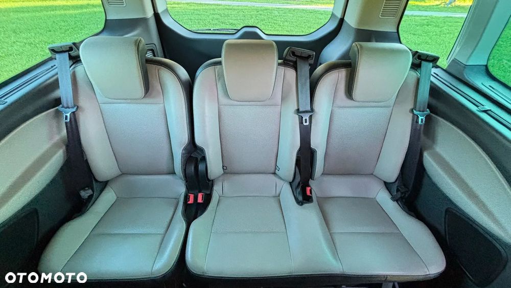 Ford Tourneo Custom - 16