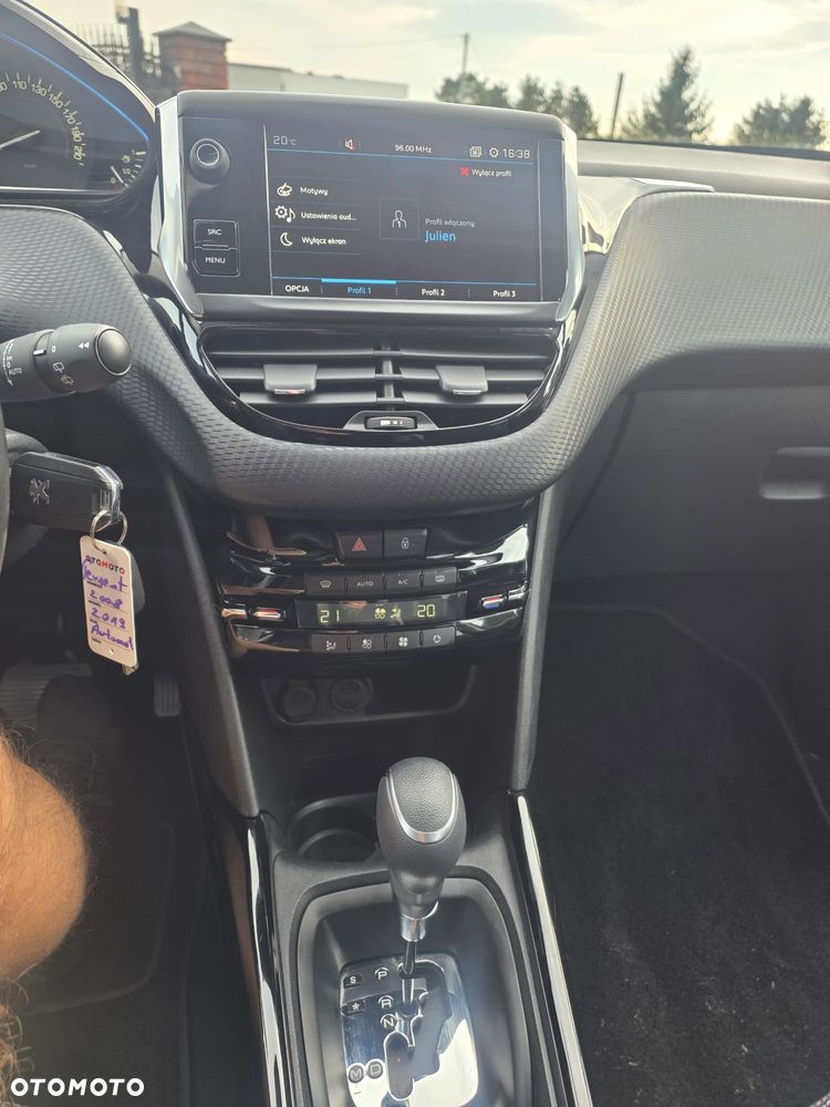 Peugeot 2008 PureTech 130 EAT8 Allure - 18