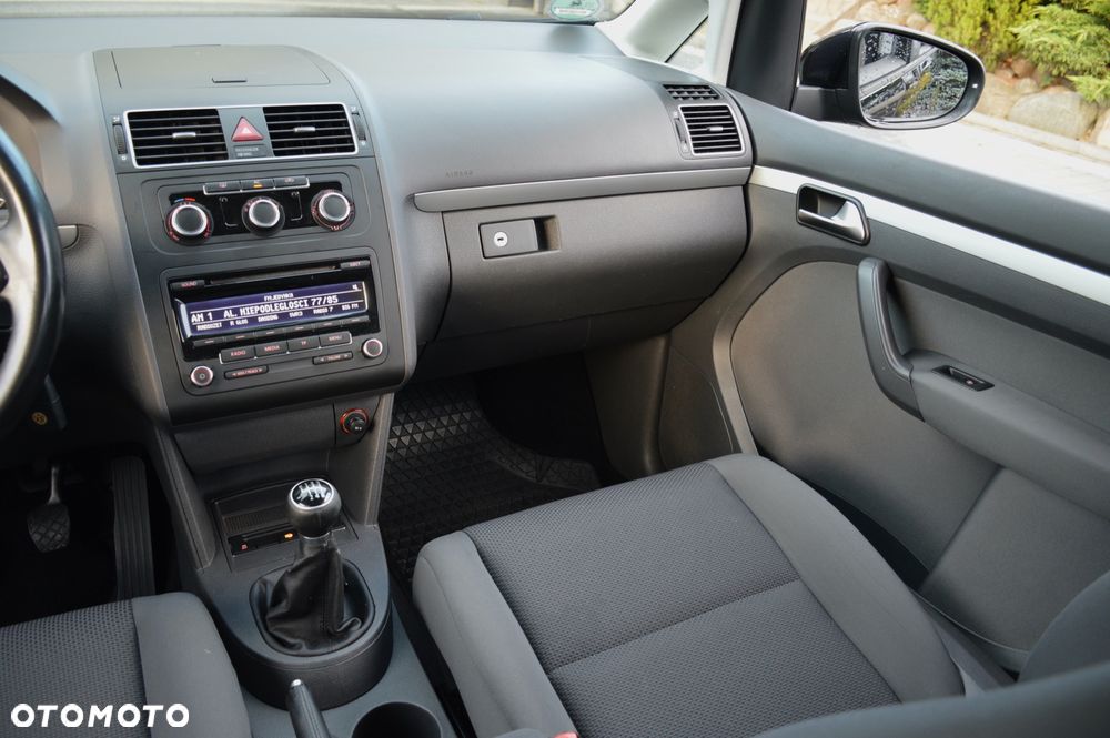 Volkswagen Touran 1.6 TDI DPF BlueMot Comfortline - 23