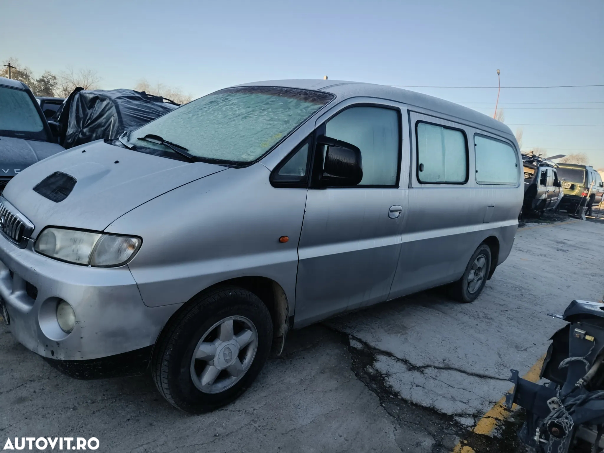 Dezmembrez Hyundai H1 2004 2.5 td - 4