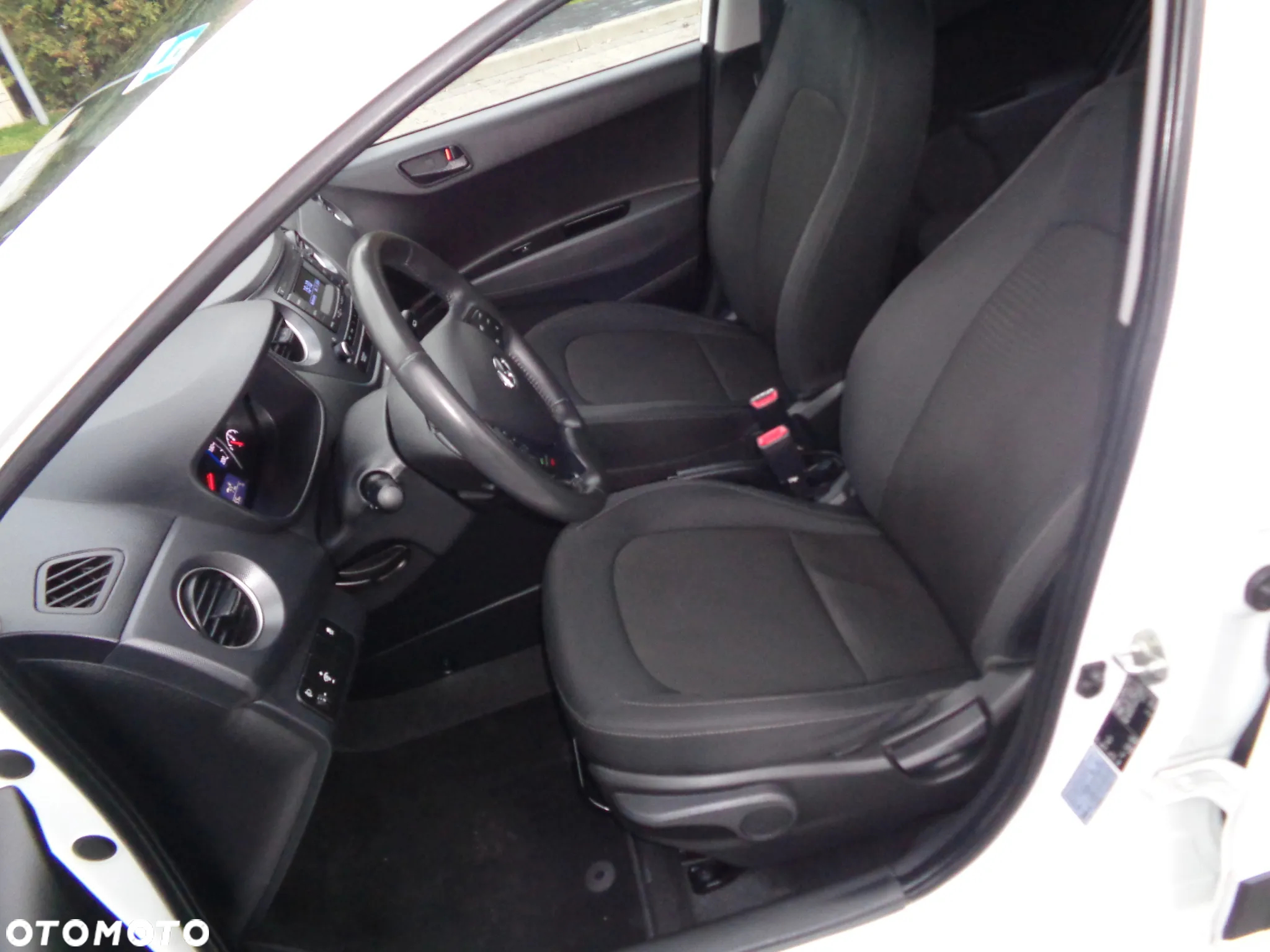 Hyundai i10 1.0 Premium - 11