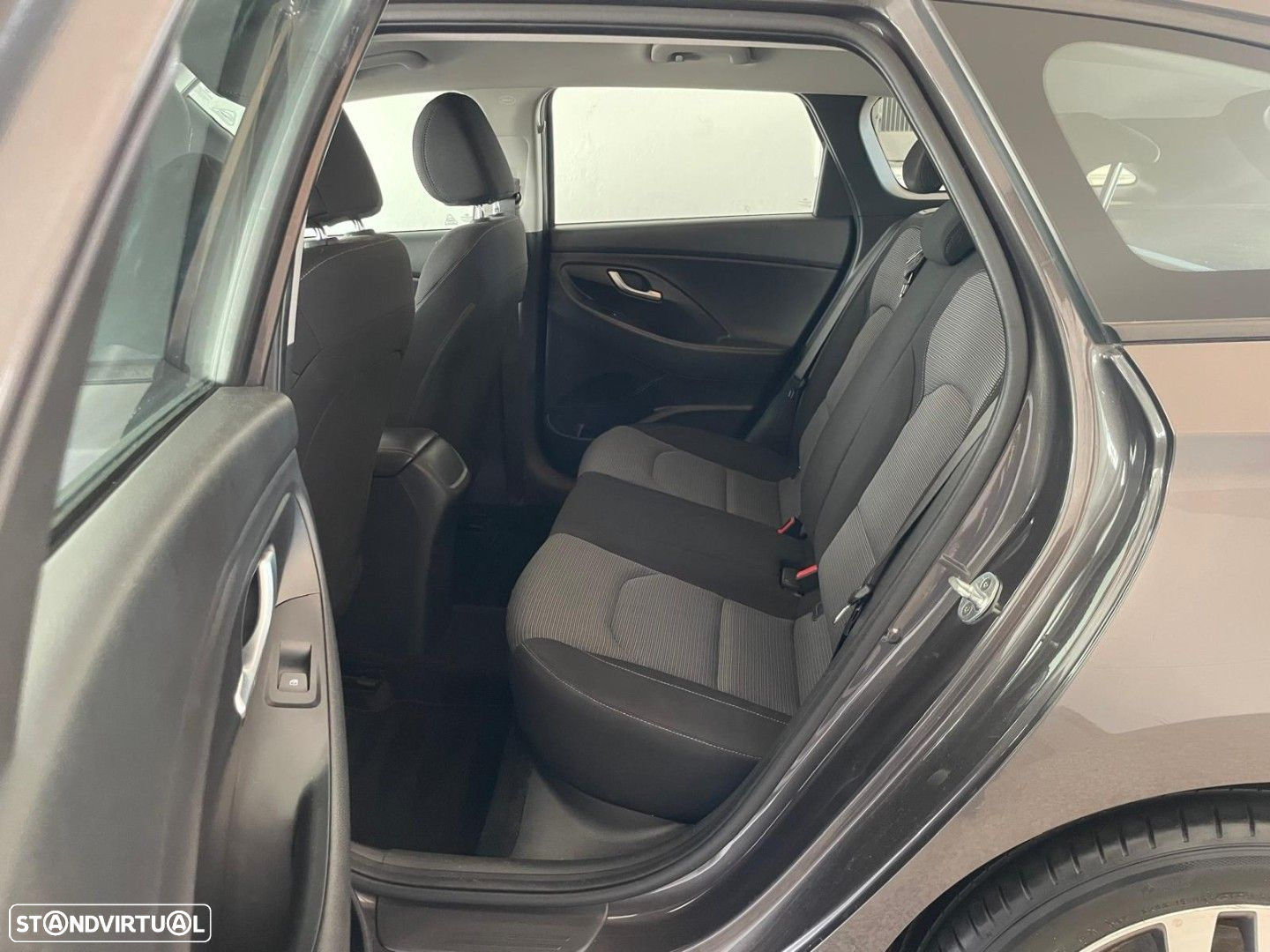 Hyundai i30 SW 1.6 CRDi Comfort+Navi - 8