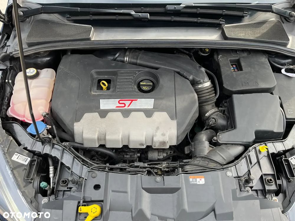 Ford Focus 2.0 EcoBoost ST - 13