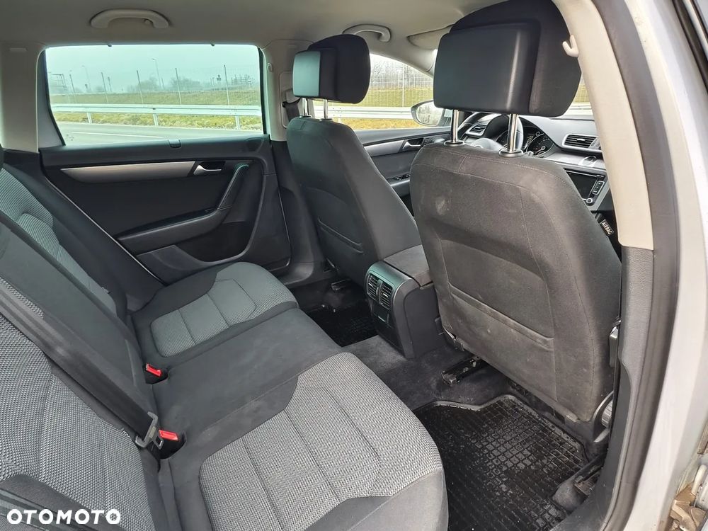 Volkswagen Passat 2.0 TDI Comfortline - 16