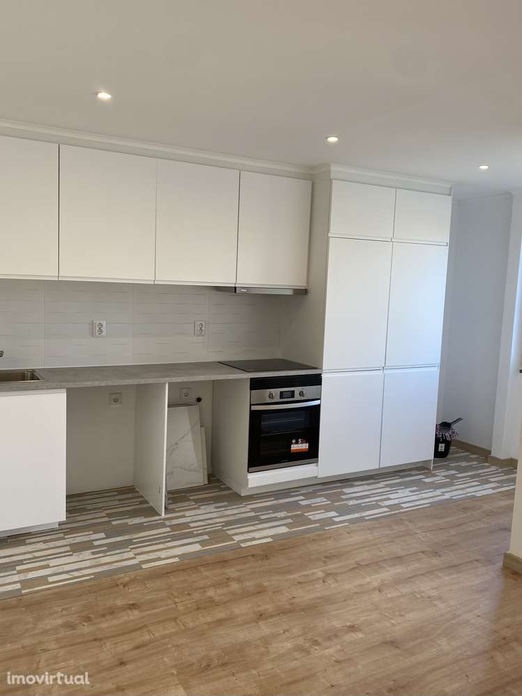 T1 Remodelado e Totalmente Equipado no Junqueiro, Parede - Grande imagem: 2/10