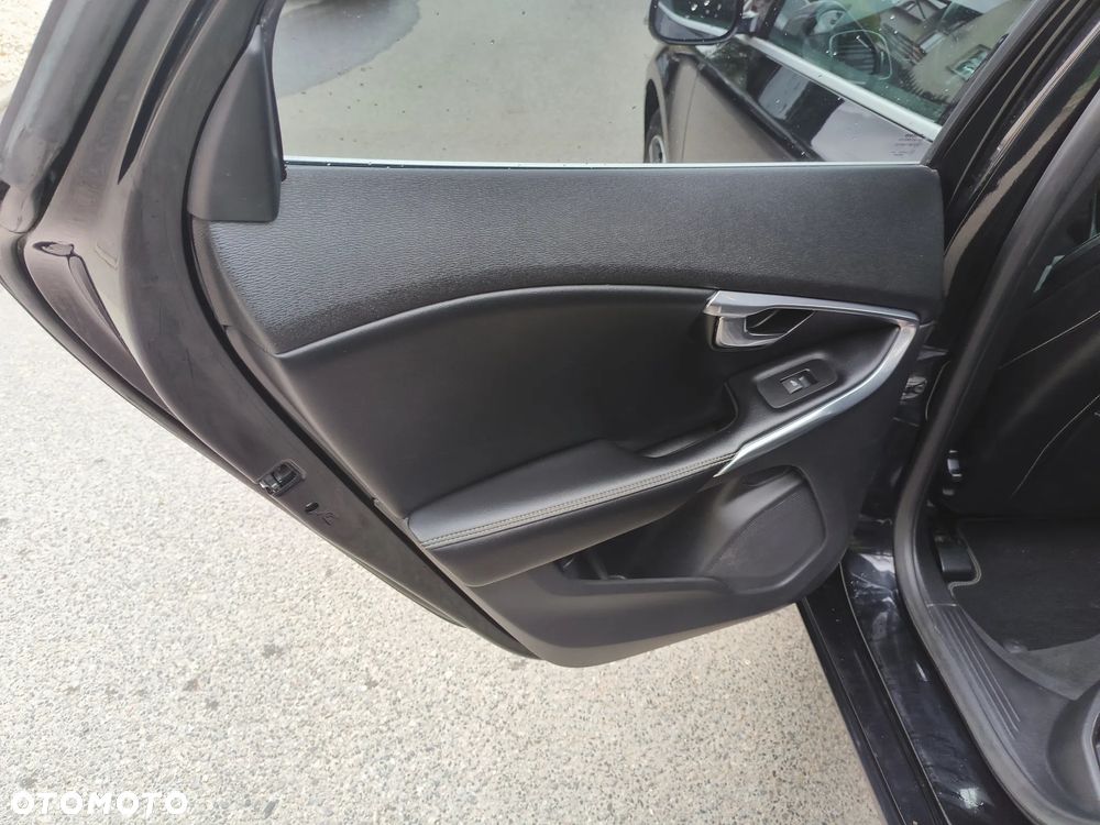 Volvo V40 D4 Drive-E R-Design Summum - 13