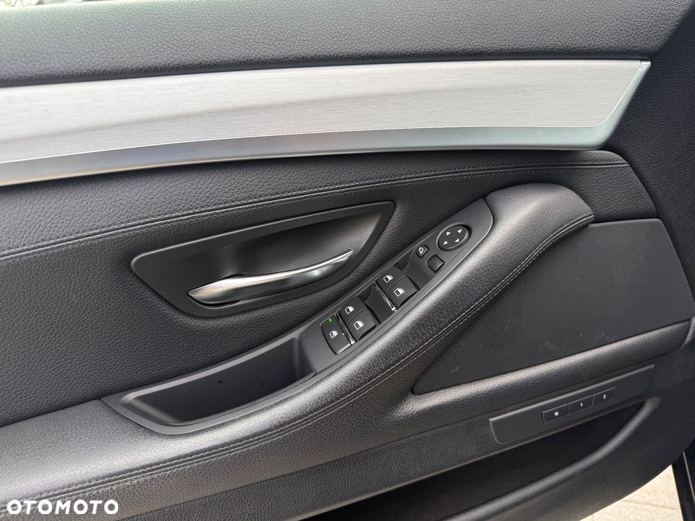 BMW Seria 5 525d Sport-Aut Luxury Line - 13