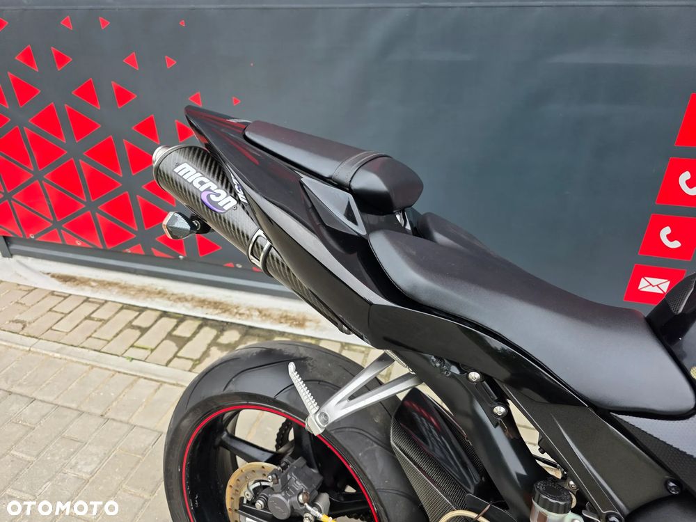 Yamaha R1 - 24