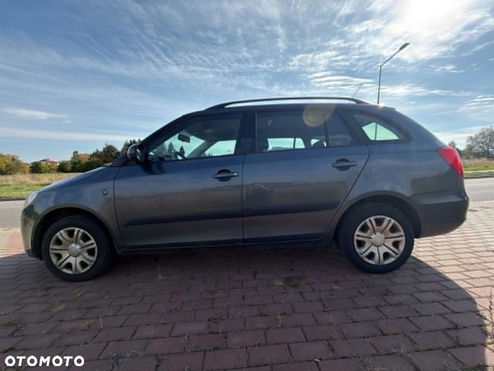 Skoda Fabia 2009 photo 3